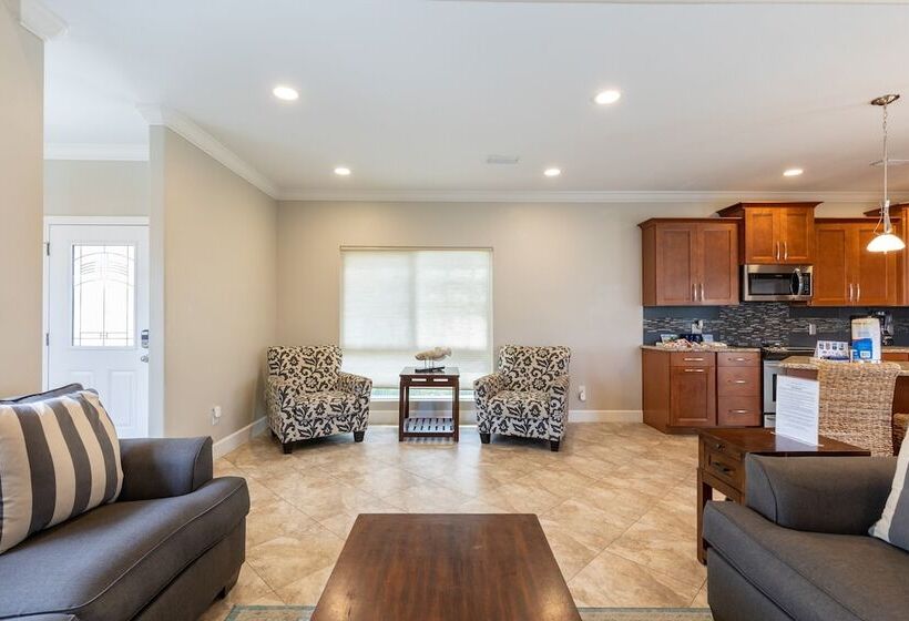 Pelican Retreat By Avantstay 5 Mins To Beach Pet Friendly W/ Pool & Bbq!