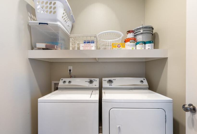 Pelican Retreat By Avantstay 5 Mins To Beach Pet Friendly W/ Pool & Bbq!