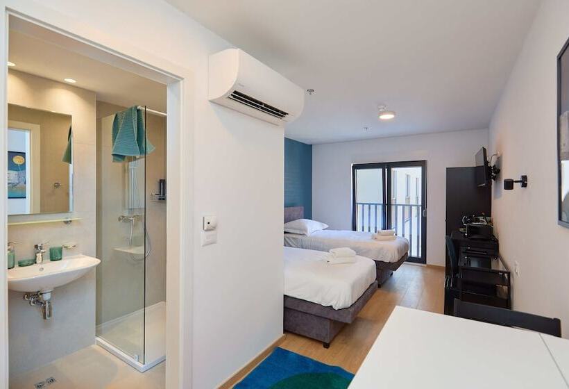 פנסיון Dominium City Suites