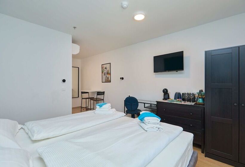 פנסיון Dominium City Suites