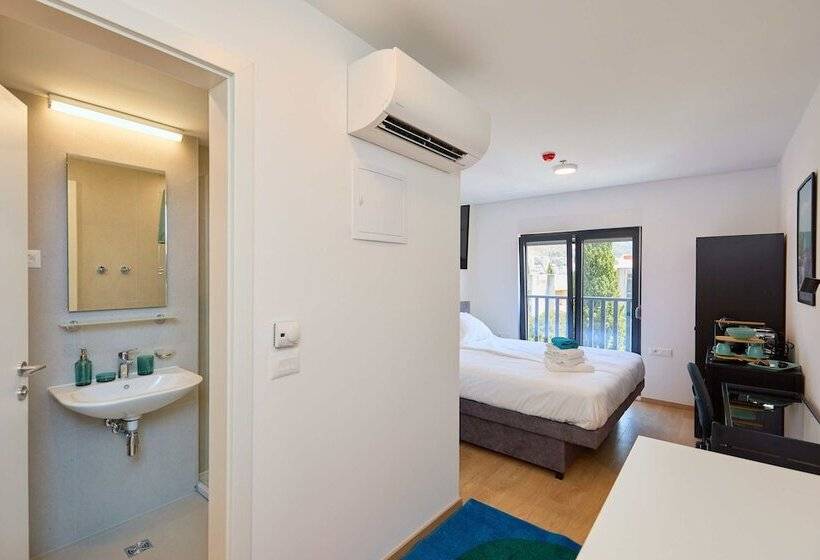פנסיון Dominium City Suites