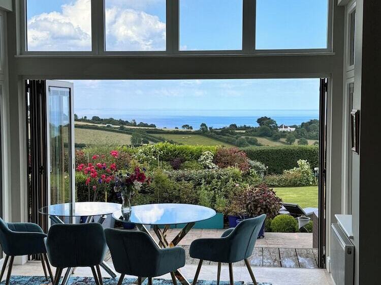 펜션 Halekulani Devon