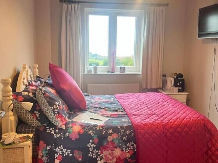 펜션 Halekulani Devon