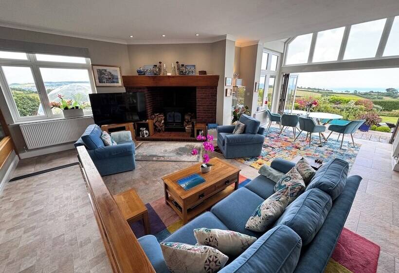 펜션 Halekulani Devon