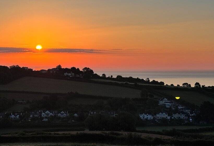 펜션 Halekulani Devon