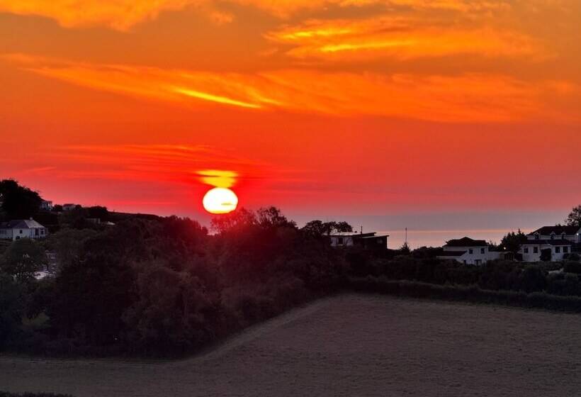 펜션 Halekulani Devon