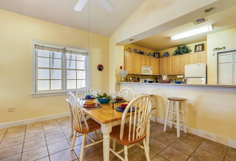 Place To Relax By Avantstay Shared Pool 3 Miles To Smather S Beach Month Long Stays Only