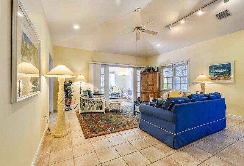 Place To Relax By Avantstay Shared Pool 3 Miles To Smather S Beach Month Long Stays Only