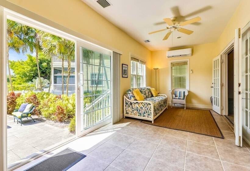 Place To Relax By Avantstay Shared Pool 3 Miles To Smather S Beach Month Long Stays Only