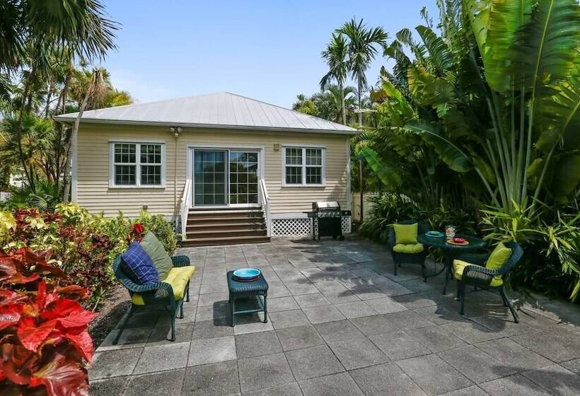 Place To Relax By Avantstay Shared Pool 3 Miles To Smather S Beach Month Long Stays Only