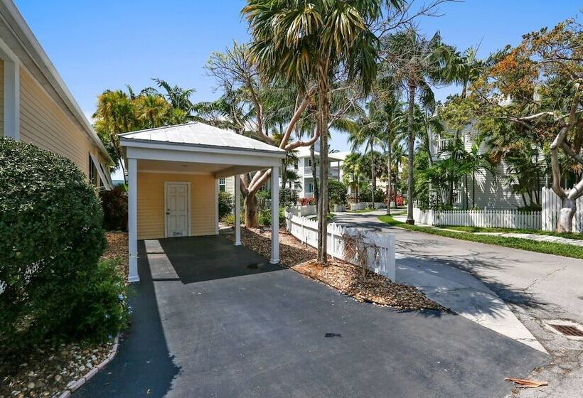 Place To Relax By Avantstay Shared Pool 3 Miles To Smather S Beach Month Long Stays Only