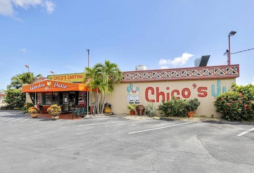 Place To Relax By Avantstay Shared Pool 3 Miles To Smather S Beach Month Long Stays Only