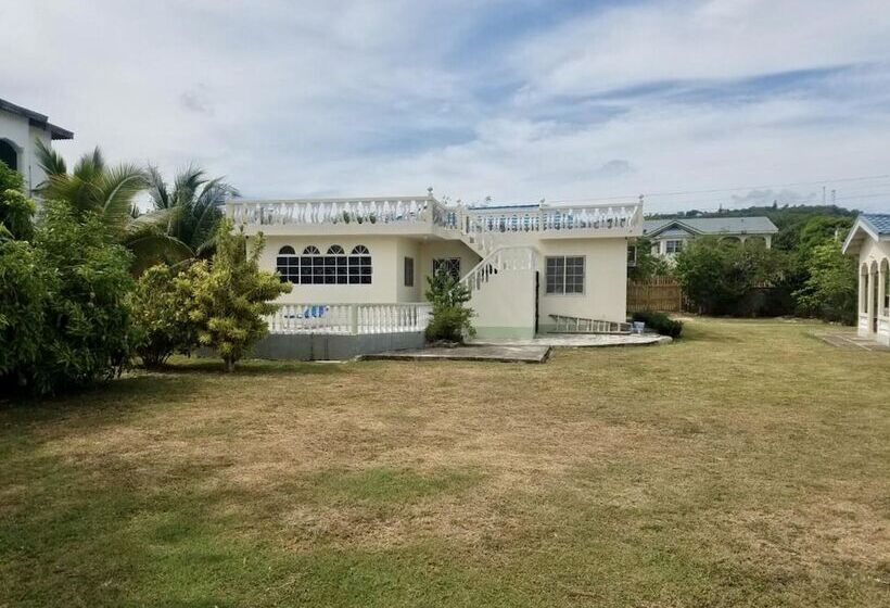 اقامتگاه Captivating 3 Bed House In Trelawny, Jamaica