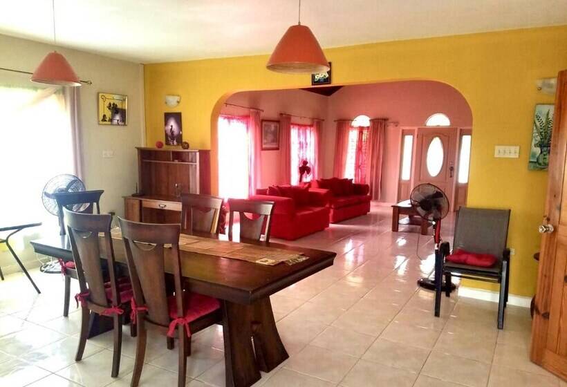 اقامتگاه Captivating 3 Bed House In Trelawny, Jamaica
