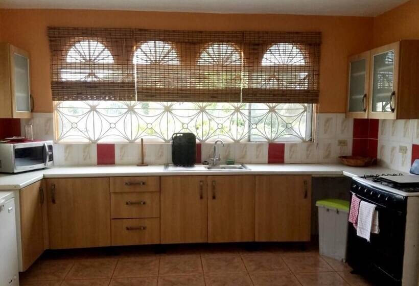 اقامتگاه Captivating 3 Bed House In Trelawny, Jamaica