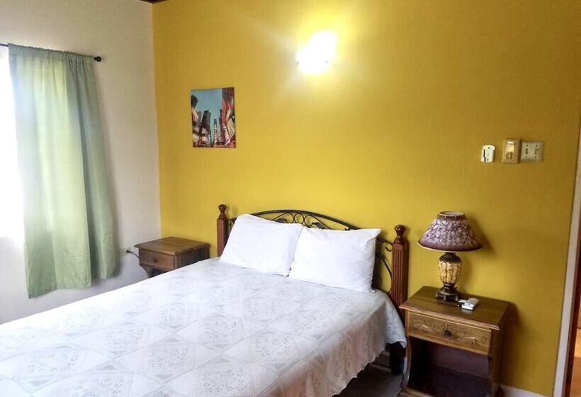 اقامتگاه Captivating 3 Bed House In Trelawny, Jamaica