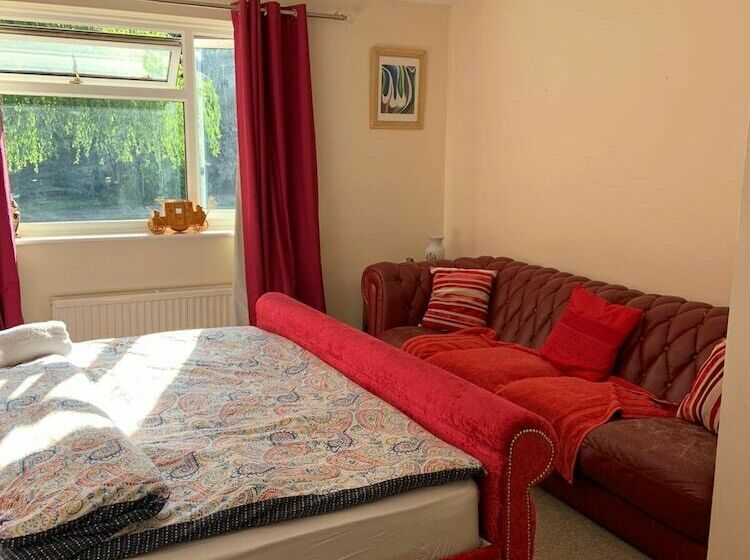 レジデンス Captivating Bungalow With Garden In High Wycombe