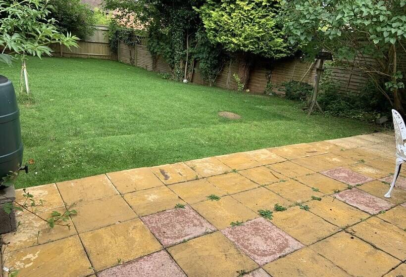 レジデンス Captivating Bungalow With Garden In High Wycombe