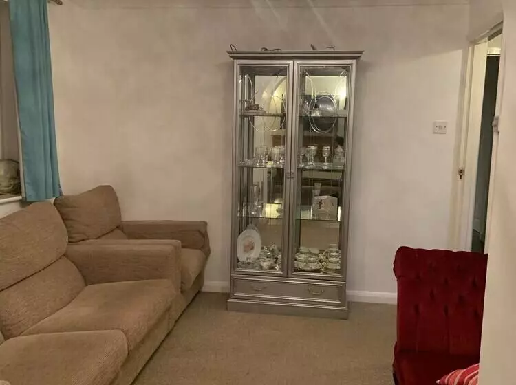 Residenssi Captivating Bungalow With Garden In High Wycombe