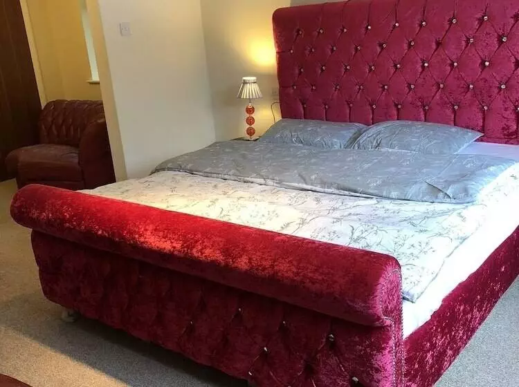 Residenssi Captivating Bungalow With Garden In High Wycombe