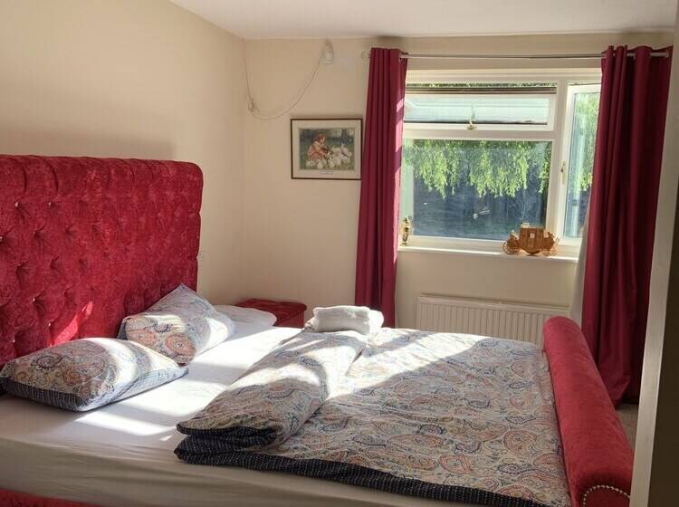 レジデンス Captivating Bungalow With Garden In High Wycombe