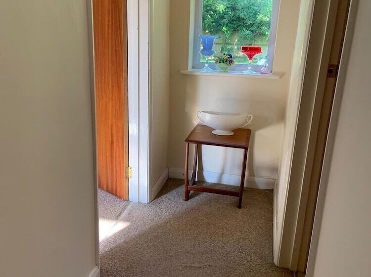 レジデンス Captivating Bungalow With Garden In High Wycombe