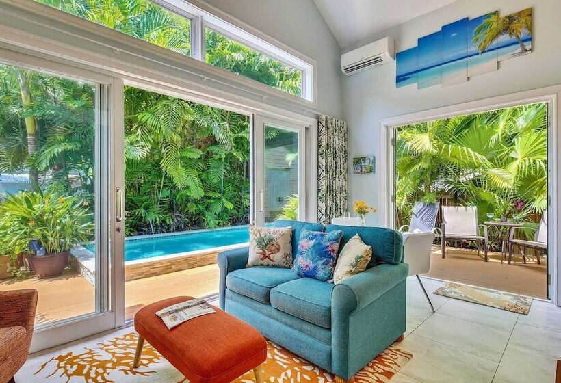 Serenity By Avantstay Guest House In Old Town W/ Shared Pool Month Long Stays Only