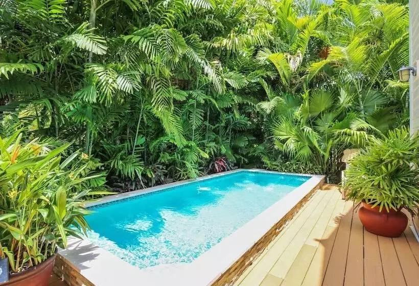 Serenity By Avantstay Guest House In Old Town W/ Shared Pool Month Long Stays Only