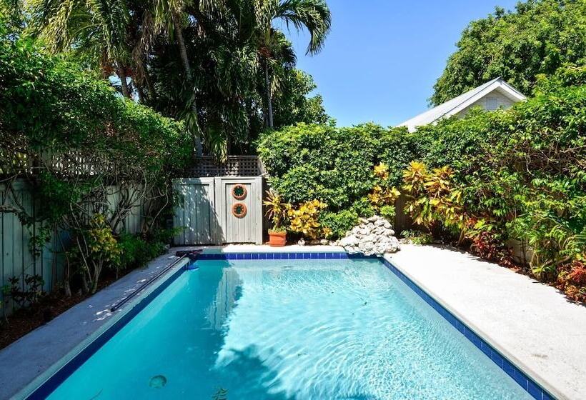 Tropical Dreaming By Avantstay 4 Blks To Beach! Private Pool!