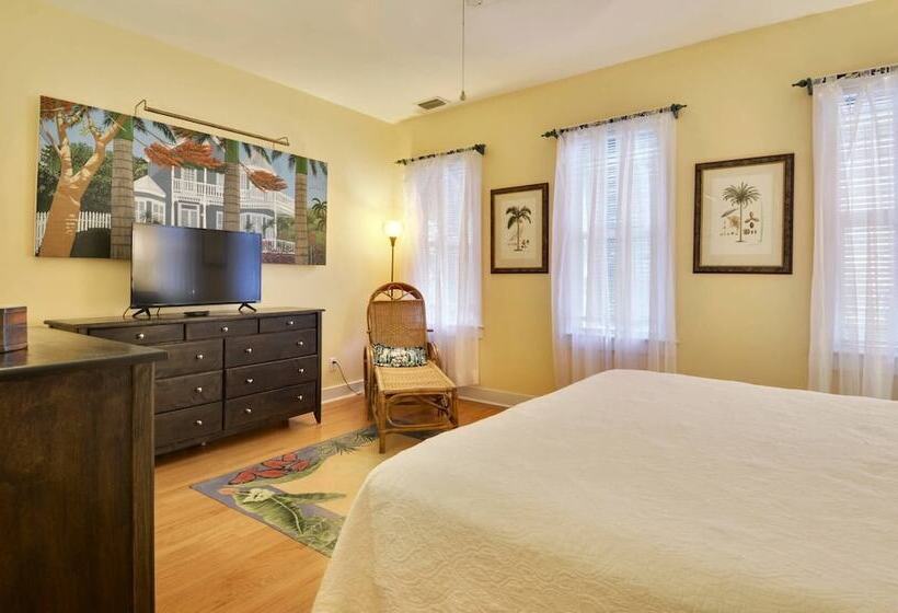 Tropical Dreaming By Avantstay 4 Blks To Beach! Private Pool!