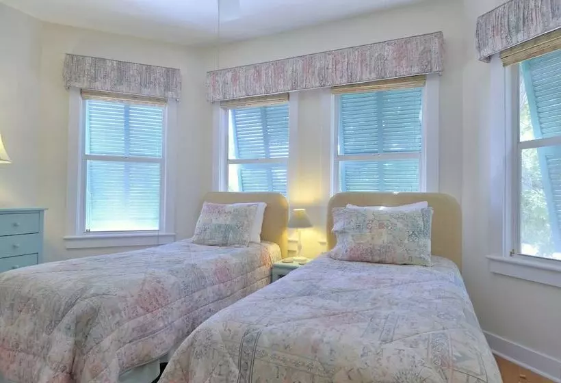 Tropical Dreaming By Avantstay 4 Blks To Beach! Private Pool!