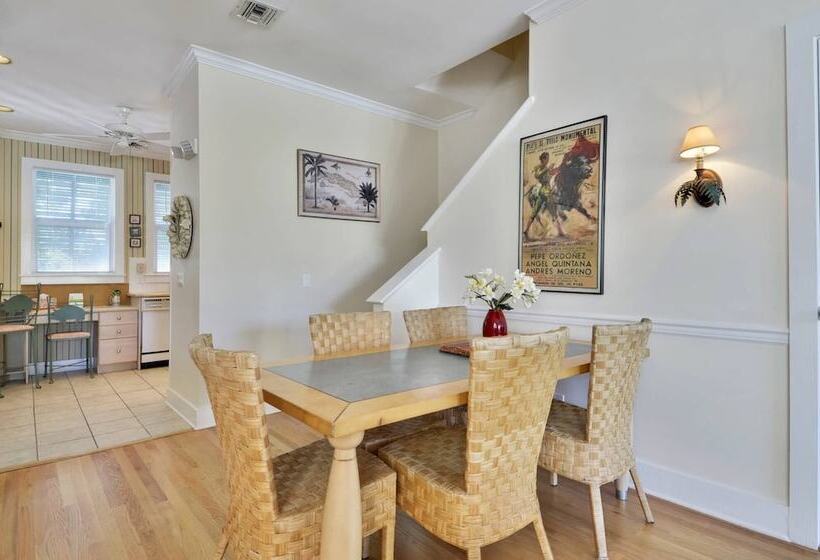 Tropical Dreaming By Avantstay 4 Blks To Beach! Private Pool!