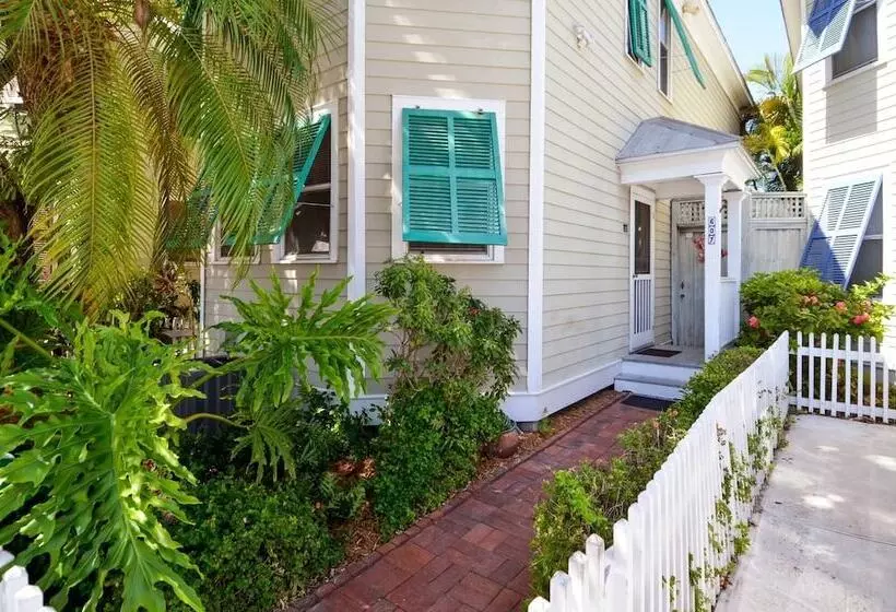 Tropical Dreaming By Avantstay 4 Blks To Beach! Private Pool!
