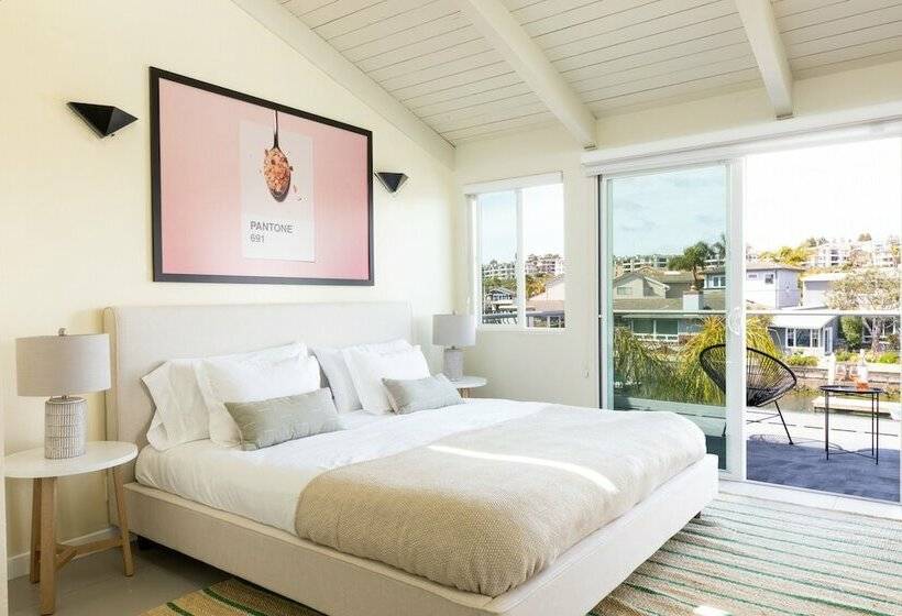 Bay Breeze By Avantstay Bayfront Home W/ Fire Pit & Private Dock In Balboa Peninsula