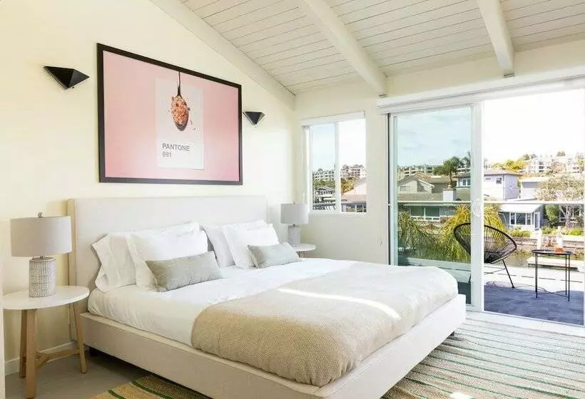 Bay Breeze By Avantstay Bayfront Home W/ Fire Pit & Private Dock In Balboa Peninsula