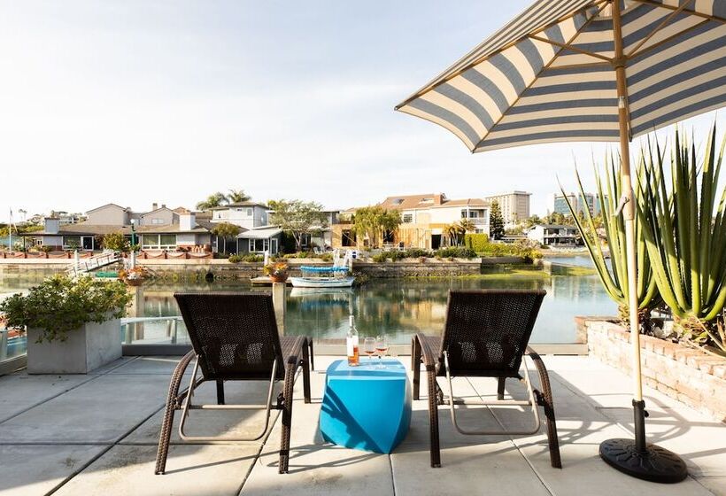 Bay Breeze By Avantstay Bayfront Home W/ Fire Pit & Private Dock In Balboa Peninsula