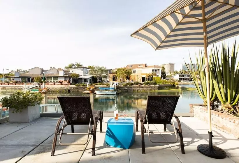 Bay Breeze By Avantstay Bayfront Home W/ Fire Pit & Private Dock In Balboa Peninsula