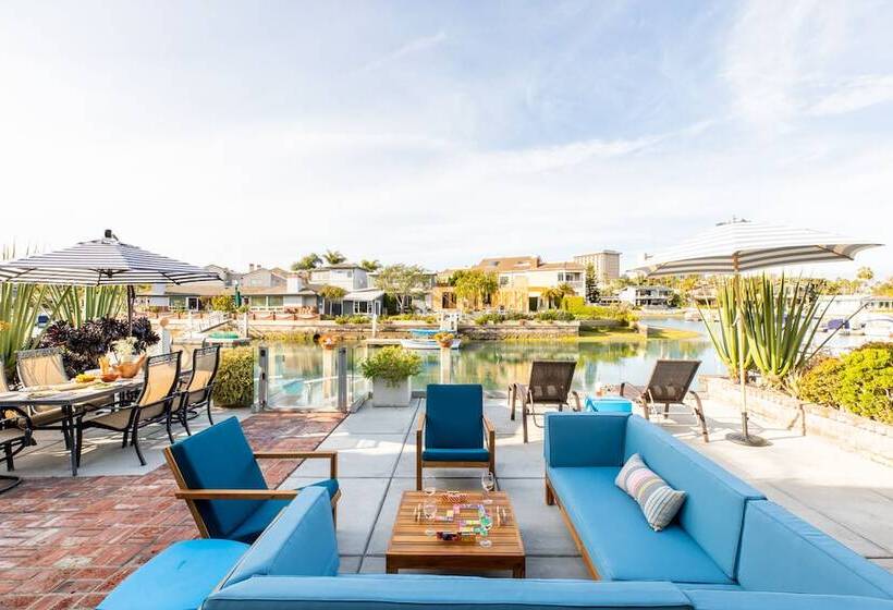 Bay Breeze By Avantstay Bayfront Home W/ Fire Pit & Private Dock In Balboa Peninsula