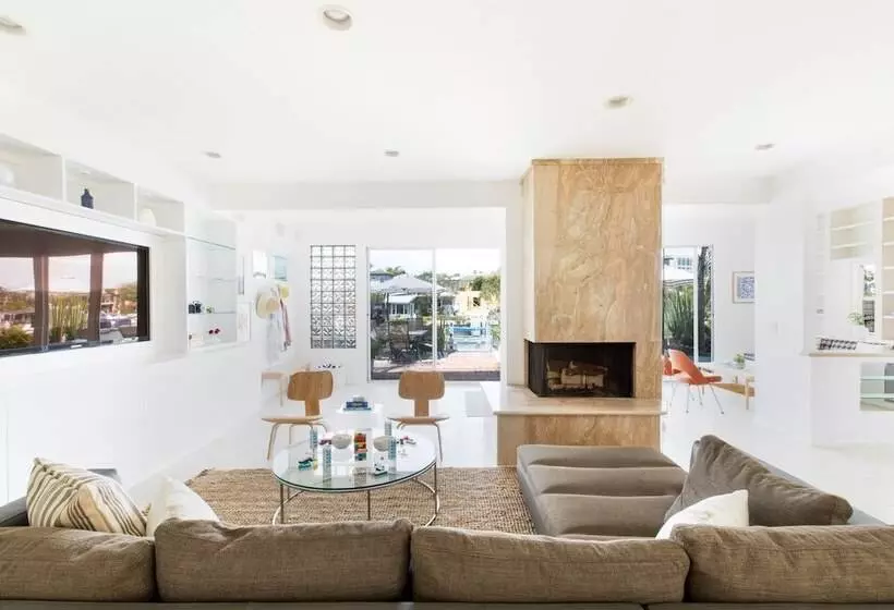 Bay Breeze By Avantstay Bayfront Home W/ Fire Pit & Private Dock In Balboa Peninsula