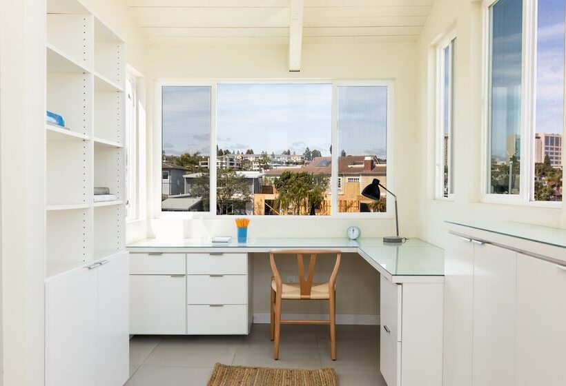 Bay Breeze By Avantstay Bayfront Home W/ Fire Pit & Private Dock In Balboa Peninsula