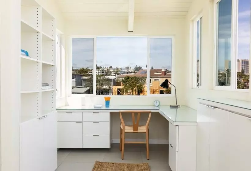 Bay Breeze By Avantstay Bayfront Home W/ Fire Pit & Private Dock In Balboa Peninsula