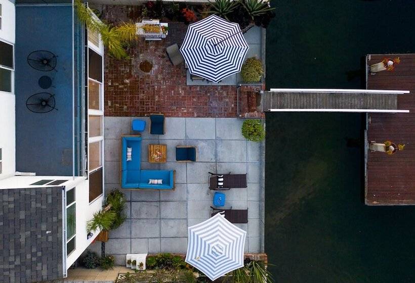 Bay Breeze By Avantstay Bayfront Home W/ Fire Pit & Private Dock In Balboa Peninsula