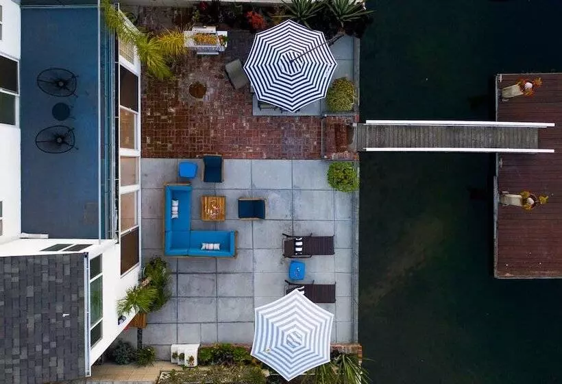 Bay Breeze By Avantstay Bayfront Home W/ Fire Pit & Private Dock In Balboa Peninsula