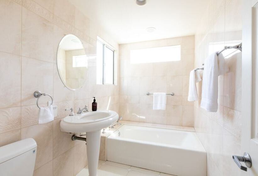 Bay Breeze By Avantstay Bayfront Home W/ Fire Pit & Private Dock In Balboa Peninsula