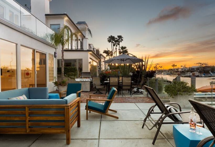 Bay Breeze By Avantstay Bayfront Home W/ Fire Pit & Private Dock In Balboa Peninsula