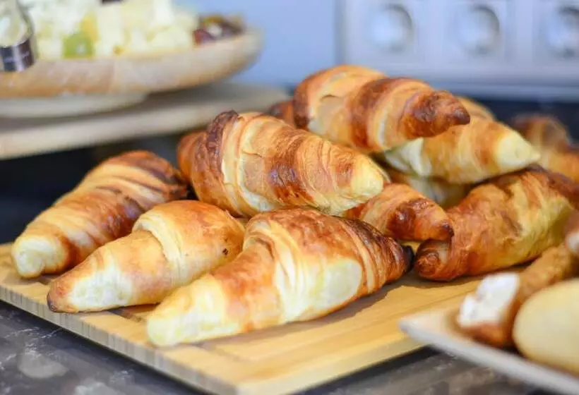 ベッドアンドブレックファースト Cunda Nonna