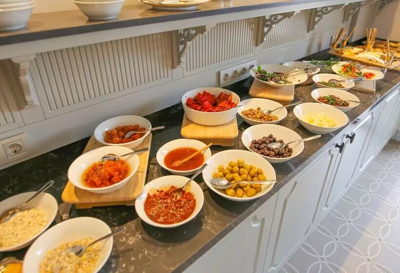 ベッドアンドブレックファースト Cunda Nonna