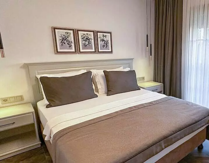 ベッドアンドブレックファースト Cunda Nonna