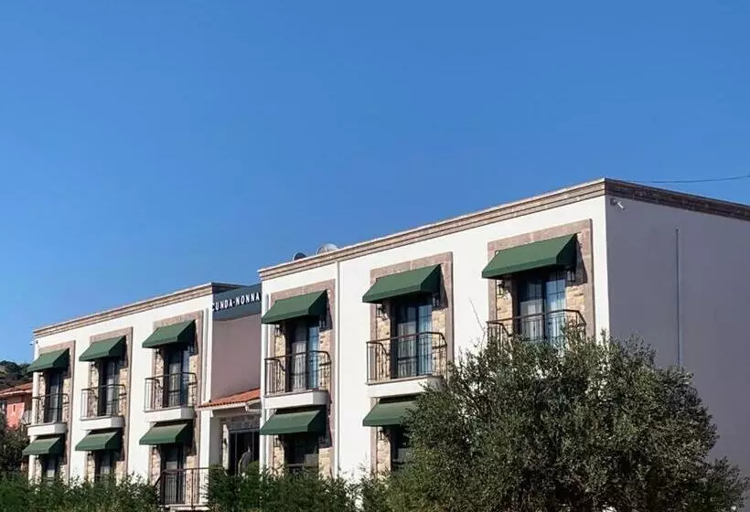 ベッドアンドブレックファースト Cunda Nonna