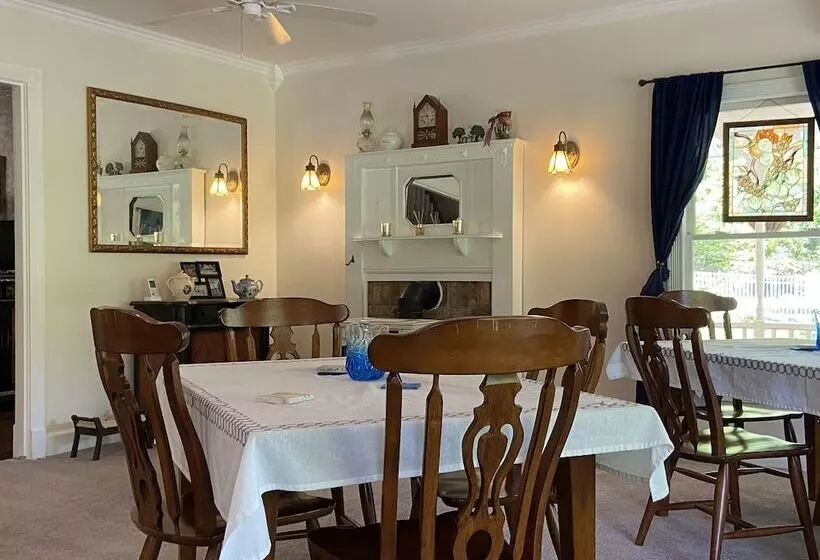 Aamiaismajoitus (B&B) Misty Mountain Inn